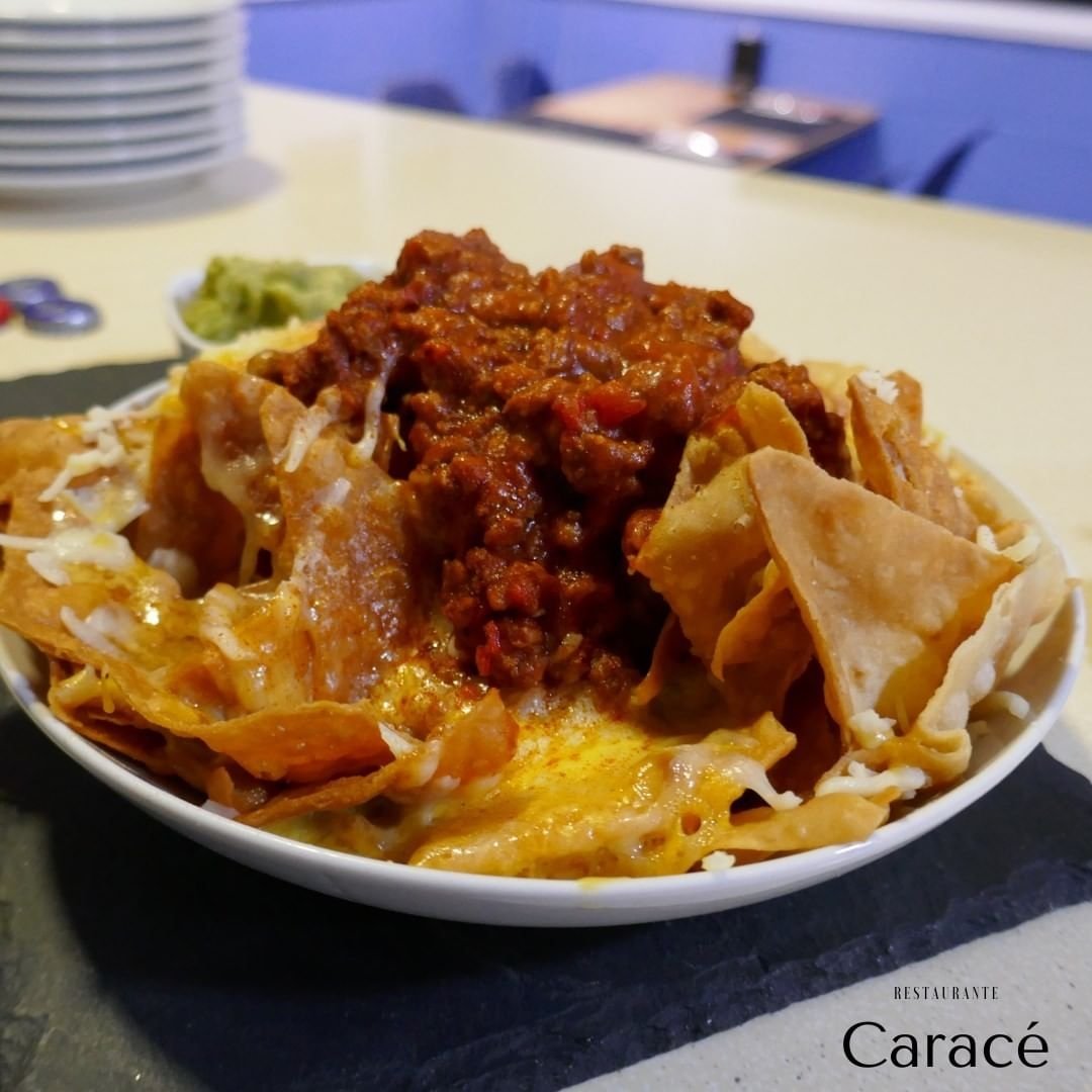 Nachos con carne. Son caseros, los hacemos nosotros mismos...¡Te encantarán! Pídelos también por #Glovo o #JustEat 
Estamos en <a href="/cornella20/">cornella2.0</a> #Cornella
Llámanos y pídelos:
☎️ 93 140 57 89
📱 673 99 98 02

#delivery #takeaway #restaurantecarace #carace #chivitolovers
