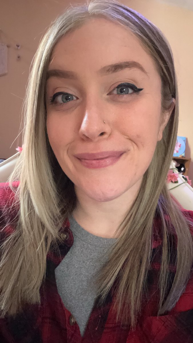 Feeling more like myself with the new hair! 
Stream at 430 EST!!