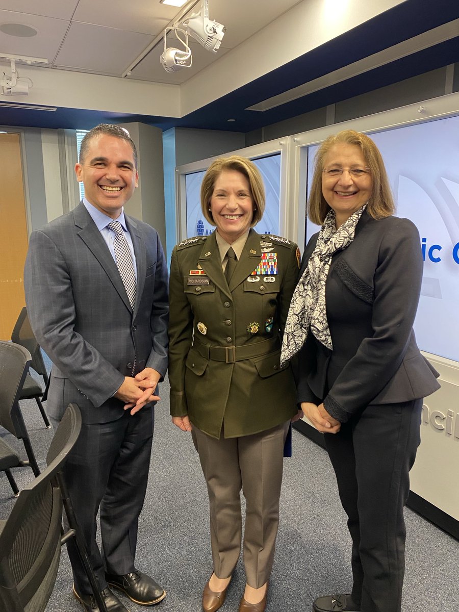 Honrada de participar en la presentación del reporte “Redefining US Strategy with Latin America and the Caribbean for a new era” en el ⁦@AtlanticCouncil⁩ con la presencia de la Gral Laura Richardson y ⁦Adrienne Arsht. Gracias ⁦@jmarczak⁩ por la invitación.