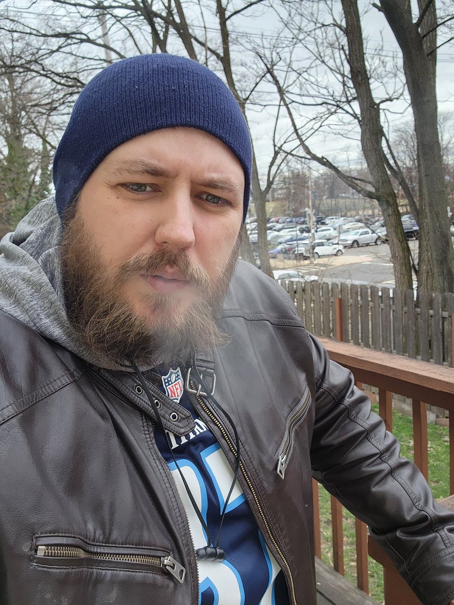 djsmith103's tweet image. Oh yeah....It's my bday today #Titans fam. Can I get a couple shout-outs from my #TwoToneBlue family today? I'm just trying to get to 500 at least. Som'n light🤣 iykyk. #LuvYaBlue #TitanUp #NFL #Titans #Birthday