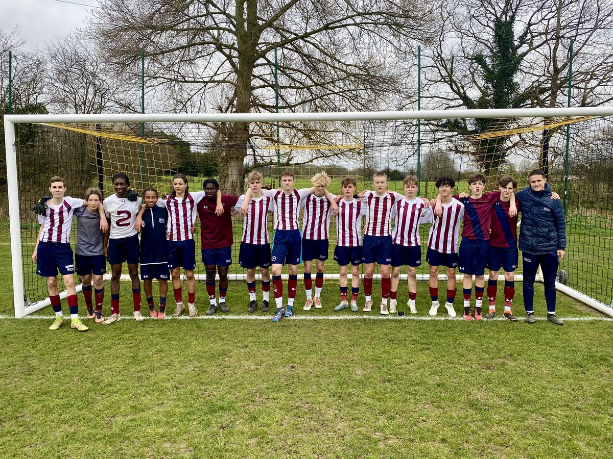 The U15As are into the Elgin League final🏆🥳 An excellent performance winning 4-0 against a strong Aldenham side. Goals coming from Evan Newman (2), Zac Brennan and Bobby Hassell. Congratulations to the team a fantastic achievement 👏 #RoyalRussellFootball