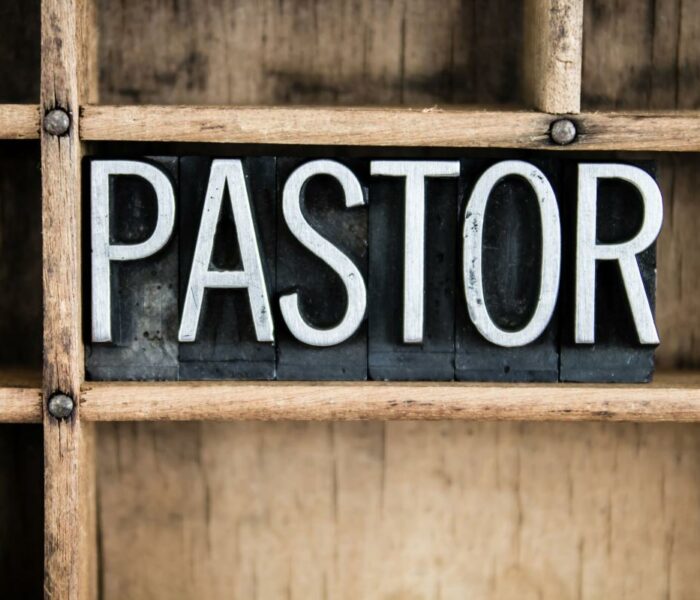 AdventArchives's tweet photo. ¿Qué estilo de liderazgo suelen utilizar más los pastores en su país? En general, ¿cómo dirigen los pastores a sus congregaciones? Descúbralo aquí y comparta cuál cree que es el mejor estilo de liderazgo para su iglesia. https://t.co/EL5uvUJyrp https://t.co/KoI3RR0Oi4