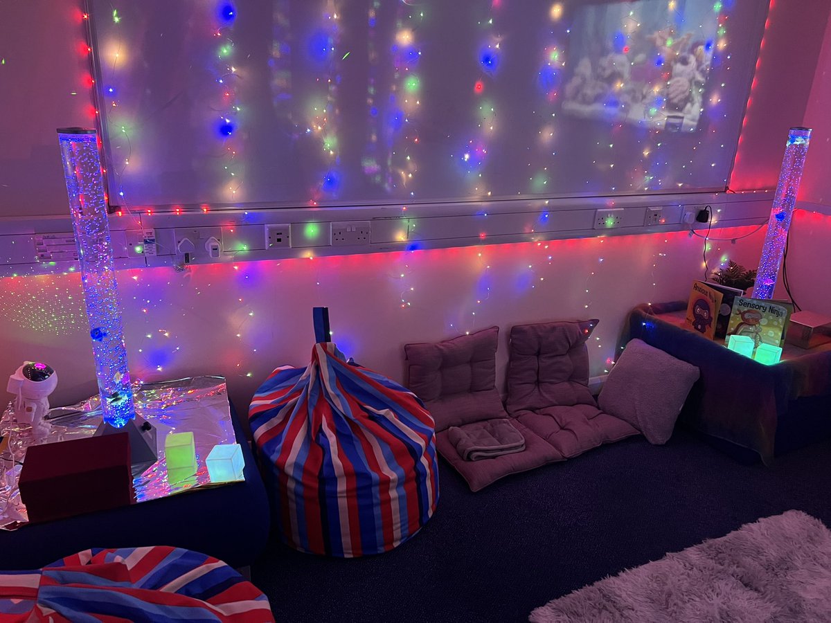 Crawshawboothps's tweet image. Our sensory / nurture room is now open. The compass rose will offer guidance, direction and balance to those who need it. Big thanks @ClarkeHaddon Mrs Yates and @PtfaC_booth for all your support and help.