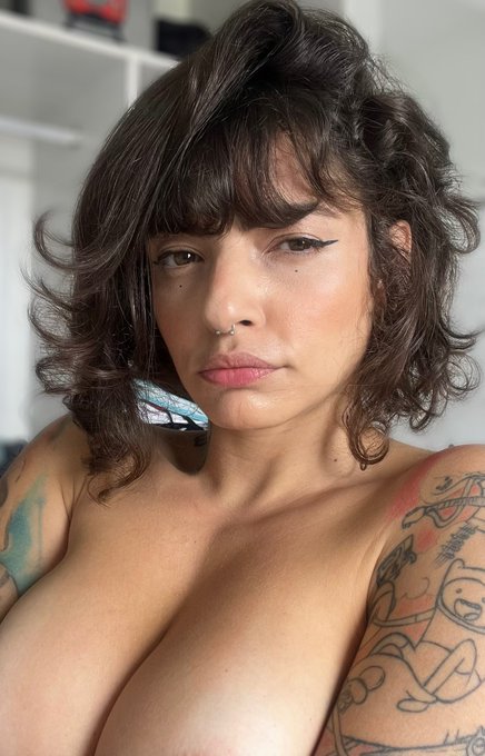 praq um rostinho t&atilde;o bonito se ngm maltrata ele? https://t.co/6A5XnhS6hw