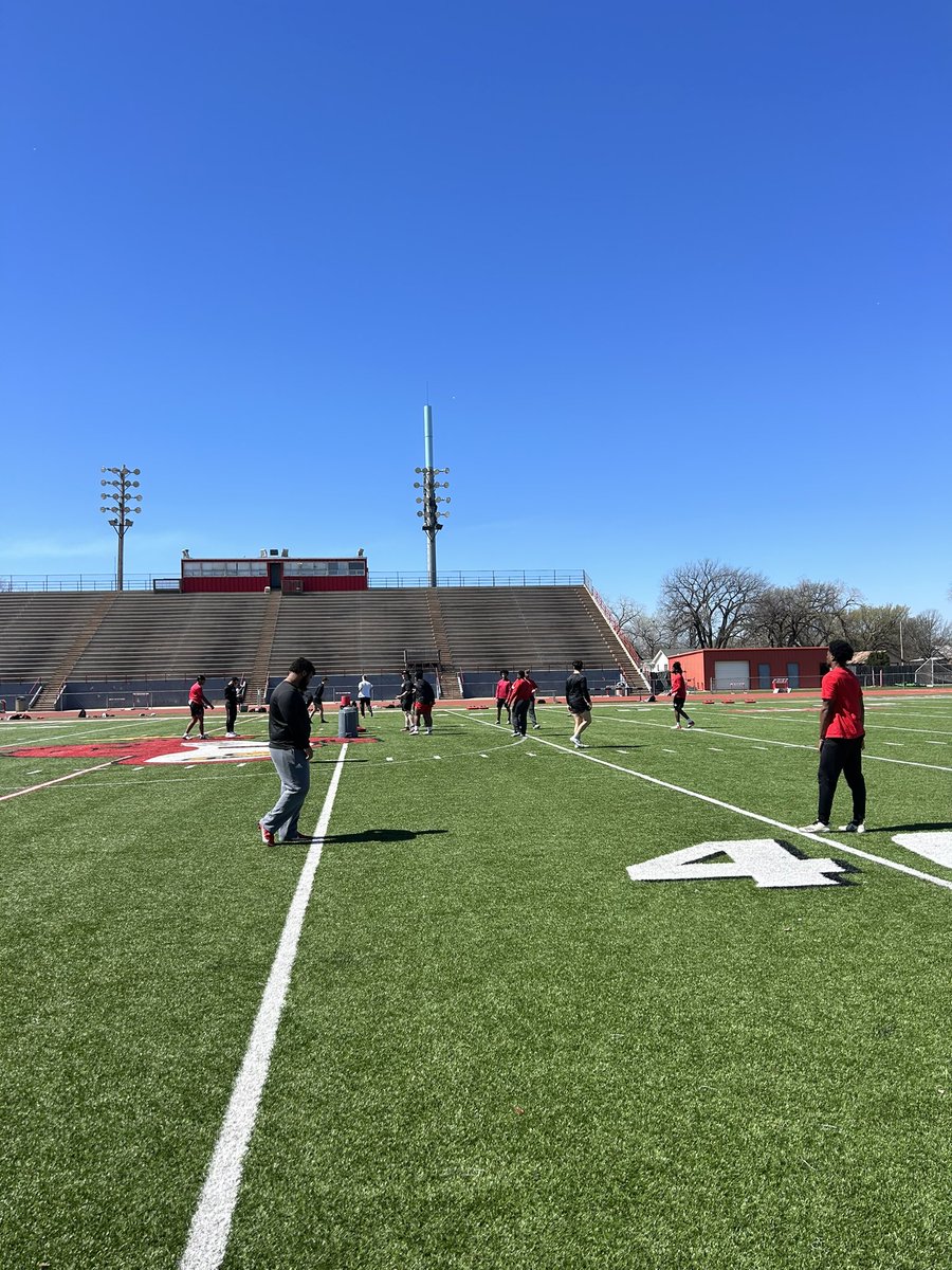 FalconsFU's tweet photo. first day of Spring and first day back outside after break🤝🏽 #springball #friendsu #BTF #friendsufootball https://t.co/GqKYTrnLkl