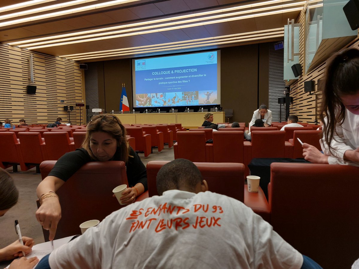 USEP 93 (@usep93) on Twitter photo Égalité filles-garcons à <a href="/AssembleeNat/">Assemblée nationale</a> pour les CM2 de l'école <a href="/usepnationale/">USEP nationale</a> Gémier d'<a href="/aubervilliers93/">Aubervilliers</a> . Débats, échanges et propositions en direction des députés, élus de nos élèves de <a href="/seinesaintdenis/">Département de Seine-Saint-Denis</a> sur le "partage des terrains" <a href="/EpsCreteil/">EPS Académie Créteil</a> <a href="/AcCreteil/">Académie de Créteil</a> Égalité filles-garcons à <a href="/AssembleeNat/">Assemblée nationale</a> pour les CM2 de l'école <a href="/usepnationale/">USEP nationale</a> Gémier d'<a href="/aubervilliers93/">Aubervilliers</a> . Débats, échanges et propositions en direction des députés, élus de nos élèves de <a href="/seinesaintdenis/">Département de Seine-Saint-Denis</a> sur le "partage des terrains" <a href="/EpsCreteil/">EPS Académie Créteil</a> <a href="/AcCreteil/">Académie de Créteil</a>
