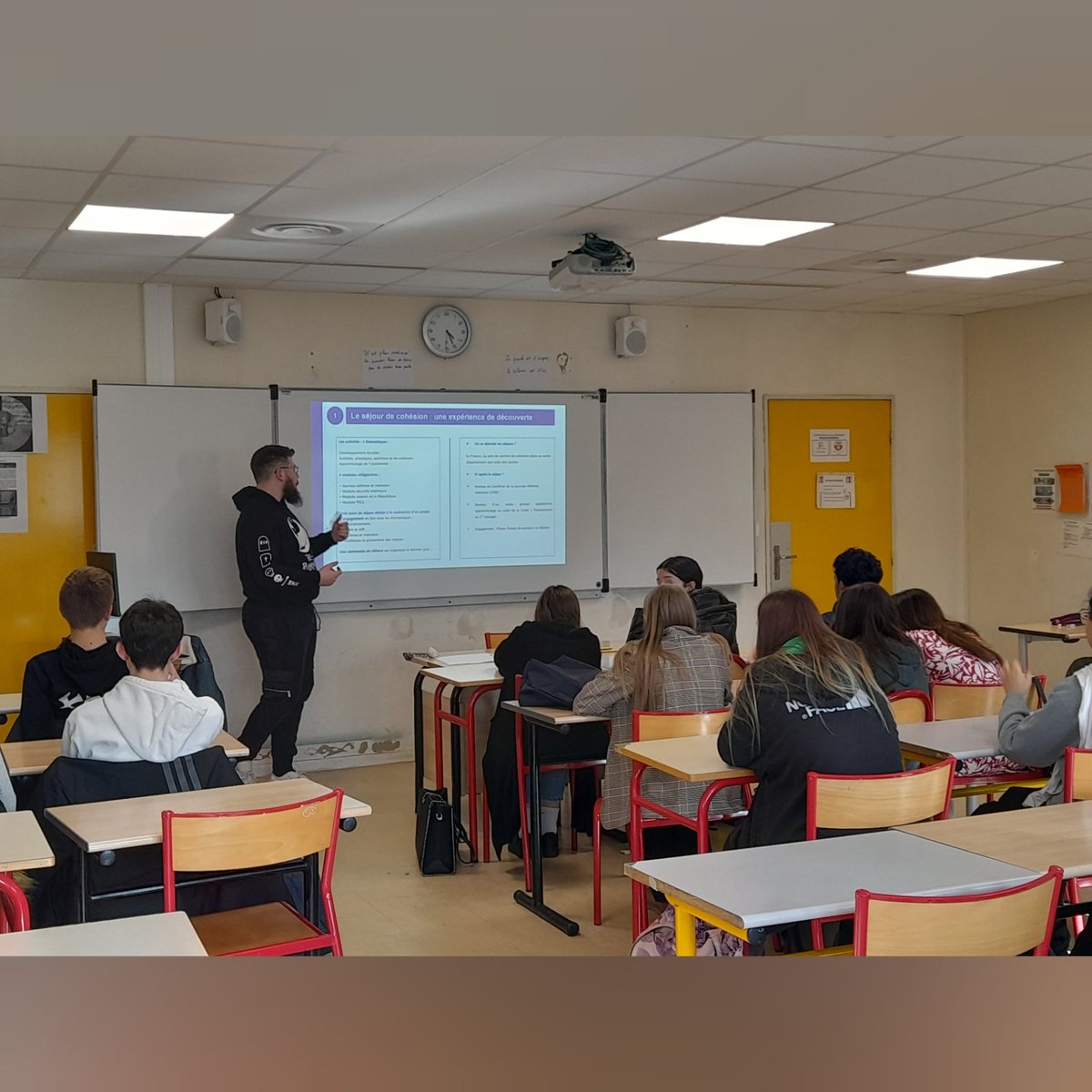 Merci à Danaêl, assistant d'éducation, pour son travail d'information sur le #SNU à l'attention de tous les élèves de 2nde dans le cadre de la semaine de la #citoyenneté. <a href="/JulieLaunoy/">Launoy Julie</a> <a href="/AcAmiens/">Académie d'Amiens</a>
#vielycéenne #engagement