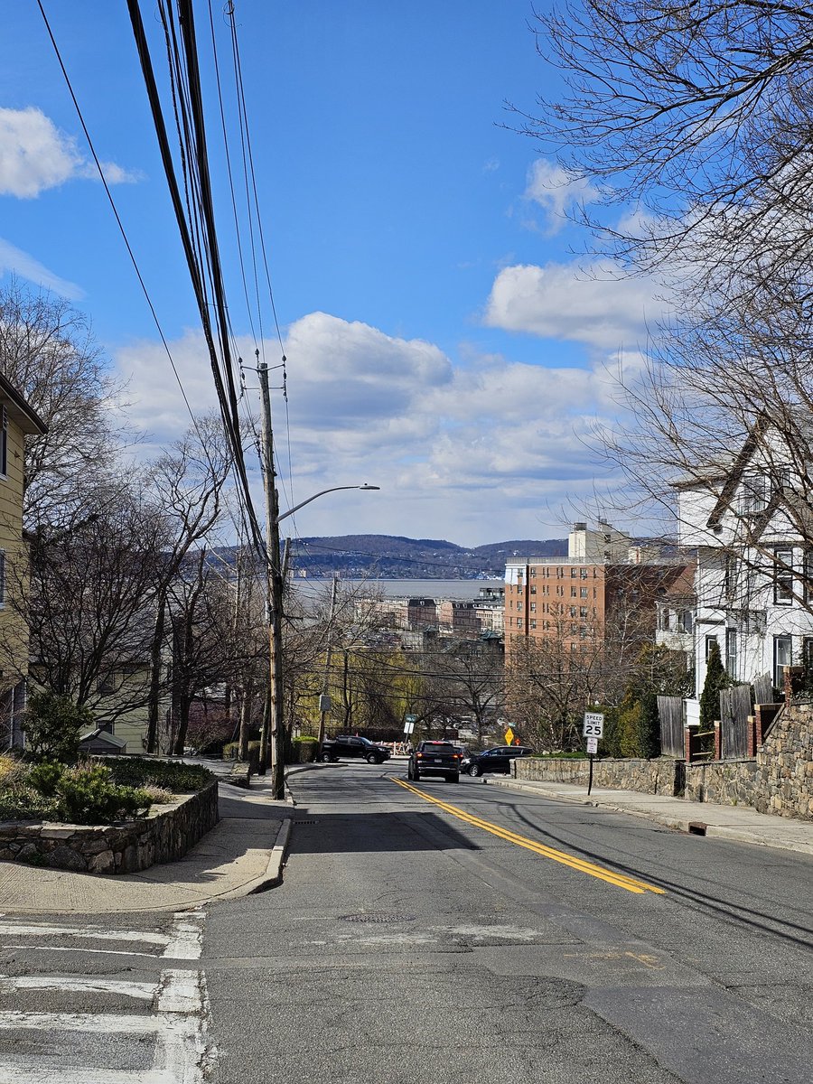 Wandering around Tarrytown on foot. Gotta be in good shape to walk these hills! Not bad out at all right now.