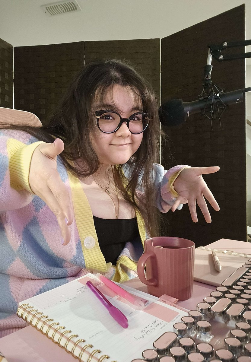 akinomii_art's tweet image. Hi, I&apos;m Jessie or Aki and I&apos;m a QWOC Canada based Community Manager. Currently, I&apos;m a Community Specialist over @evolve_pr ✨

I am looking for new clients 👀
If you&apos;re looking for a social/community manager or just wanna say hi, comment ⬇️ or DM me!

#WhatAGameDevLooksLike