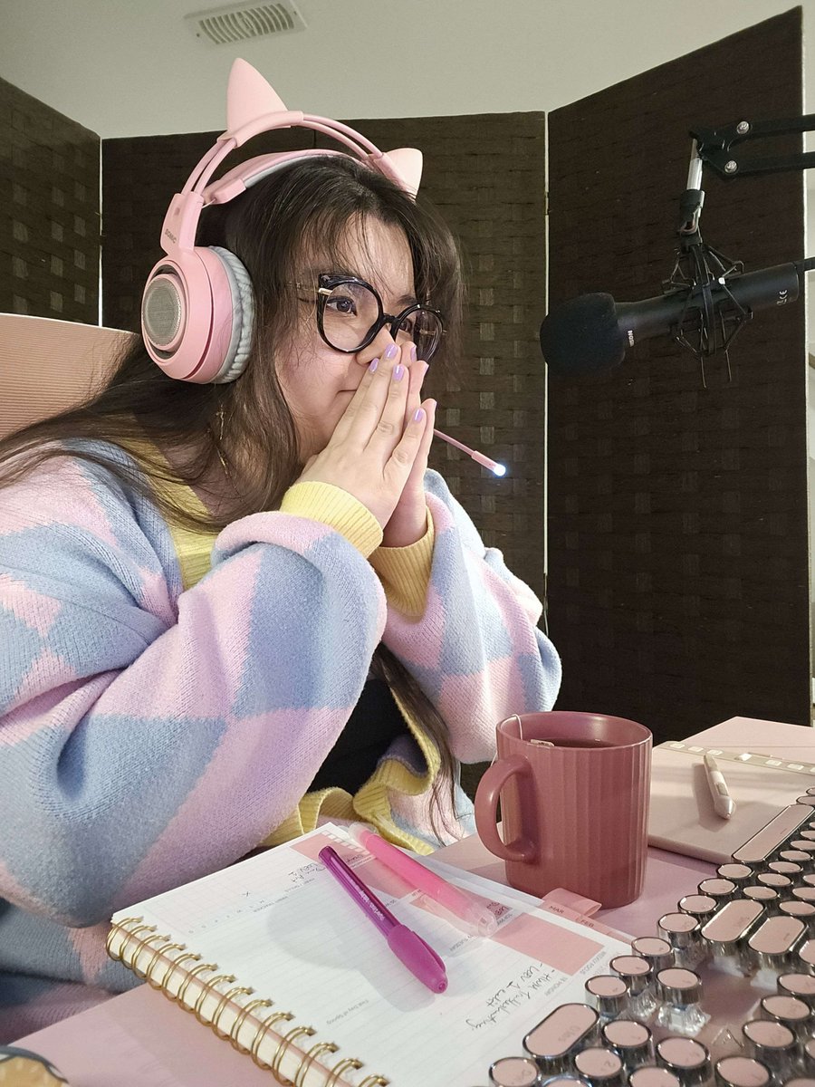 akinomii_art's tweet image. Hi, I&apos;m Jessie or Aki and I&apos;m a QWOC Canada based Community Manager. Currently, I&apos;m a Community Specialist over @evolve_pr ✨

I am looking for new clients 👀
If you&apos;re looking for a social/community manager or just wanna say hi, comment ⬇️ or DM me!

#WhatAGameDevLooksLike