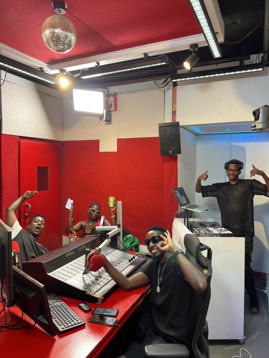 RealKenie_'s tweet image. @dancemamweta and @saint_trevor_ just hit our Studios this Evening ahead of their #TurskerNeonRave nights‼️

#ManWithTheVibes | #GalaxyRequest