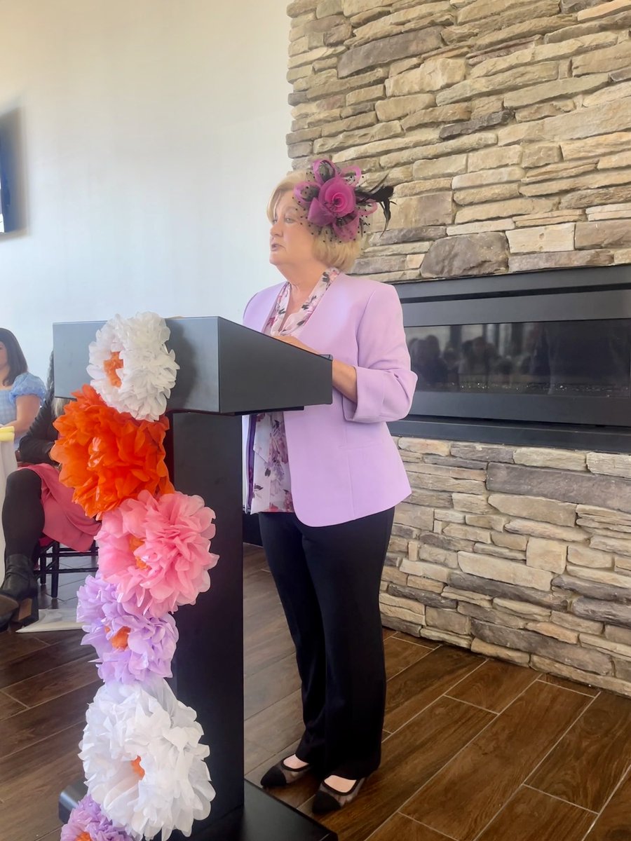 Spent my morning with over 150 incredible women of York County as part of @UnitedWayYC’s annual CommuniTEA sponsored by @DukeEnergy to benefit the Women United program. Our keynote speaker was the strong, hilarious, and honest @MollyGrantham. She was a hard act to follow 🫖👒💐