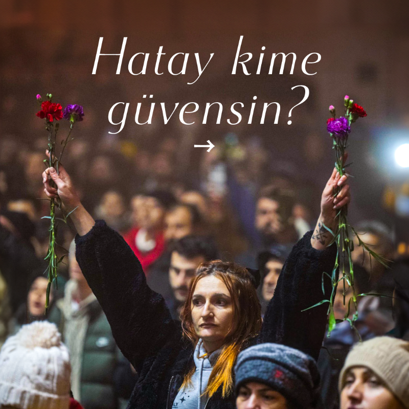 faynstudio's tweet photo. Hatay halkı, depremin yaralarının sarılmasını beklerken, arka arkaya darbe yiyor.

Siyasetteki çürüme, dayanıksız binalardakinden beter.

Ve bu travma uzun süre unutulmayabilir.