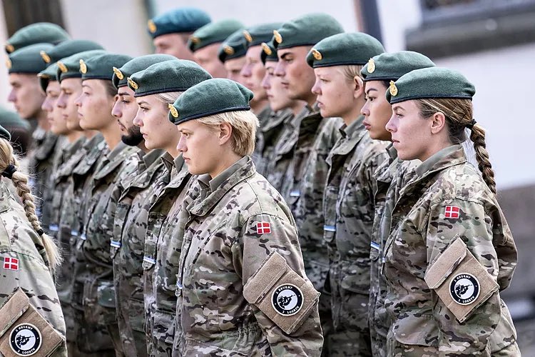 ilpolitico_web's tweet image. 🇩🇰 La Danimarca implementa la leva obbligatoria per le donne a causa della minaccia della Russia
