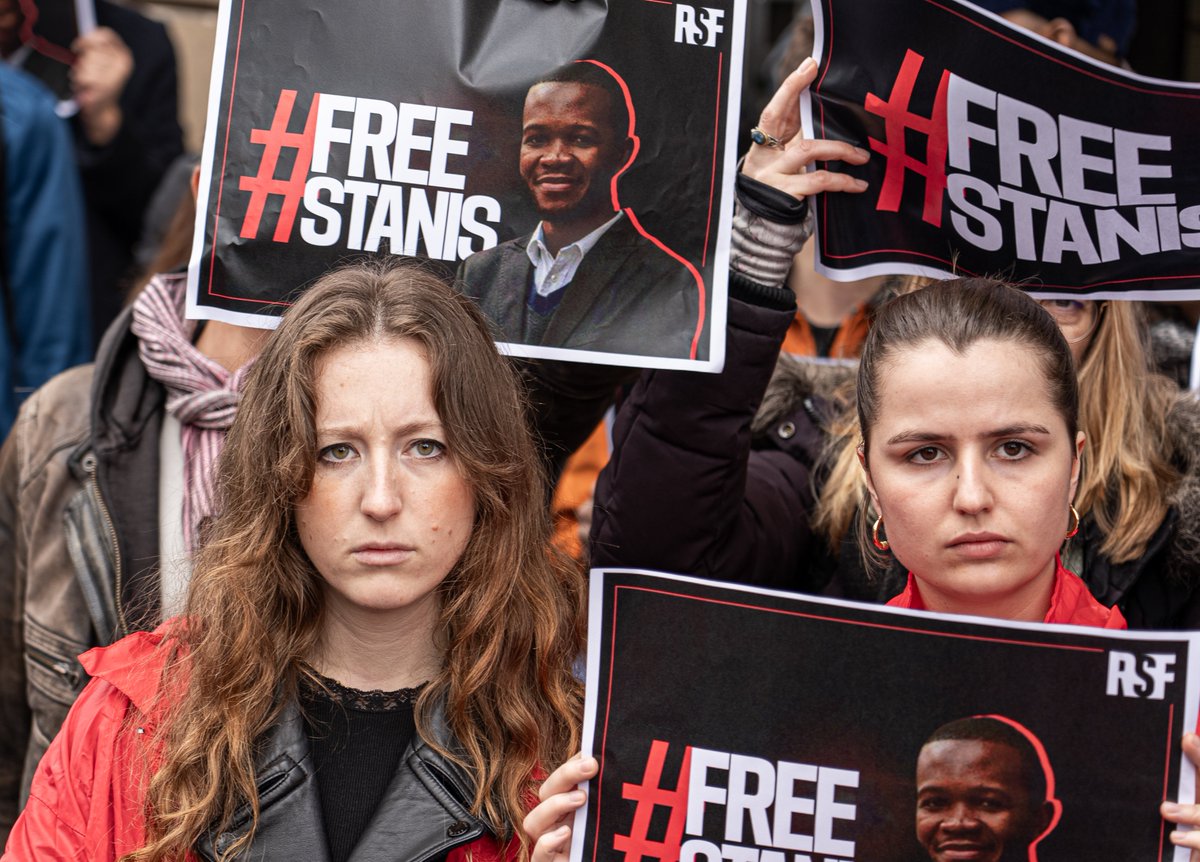 ⚡️#RDC🇨🇩 : ce soir le journaliste Stanis Bujakera dormira en prison. Le ministère public a fait appel. La décision du tribunal qui l'avait condamné à une peine qu'il a déjà purgée est suspendue. 
RSF dénonce l'acharnement ignoble des autorités 
#FreeStanis