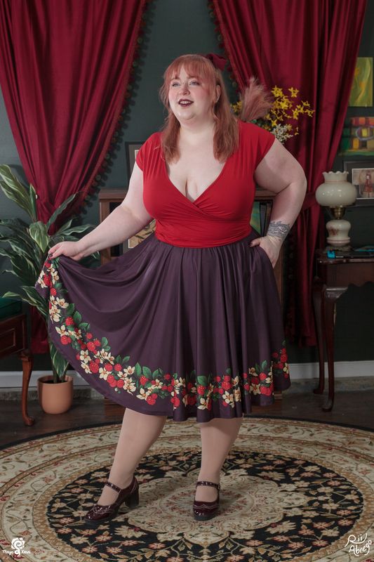 our flash sale is LIVE right now!! 🎉

we're offering up to 45% off on select midi skirts, mini skirt, and button down shirts! be sure to hurry up and grab your favs before they're gone!

#plussizefashion #inclusivefashion #flashsale #skirtswithpockets