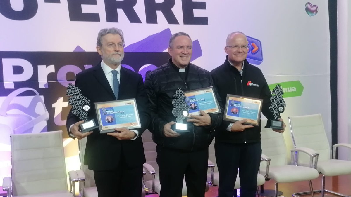 cadhac's tweet photo. ¡Felicidades! Felipe de Jesús Sánchez Gallegos, Luis Eduardo Villarreal Ríos y Luis Eduardo Zavala de Alba por el Premio Valor Regiomontano @URegiomontana 🎉Su labor humanitaria en Casa INDI, Casa Nicolás y Casa Monarca, brinda esperanza a las personas en situación de movilidad🙏 https://t.co/uByeDIGI1e