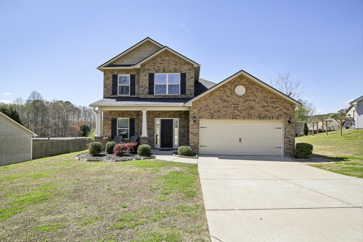TotalATLRealty's tweet photo. Exciting news! Coming soon to the market is this beautiful 4 bedroom, 2.5 bath home in Dawsonville, GA. Don't miss out on the opportunity to make this your dream home! #newlisting #DawsonvilleGA #dreamhomecomingsoon https://t.co/mXgipA9pkG https://t.co/uJOYHYyV4f