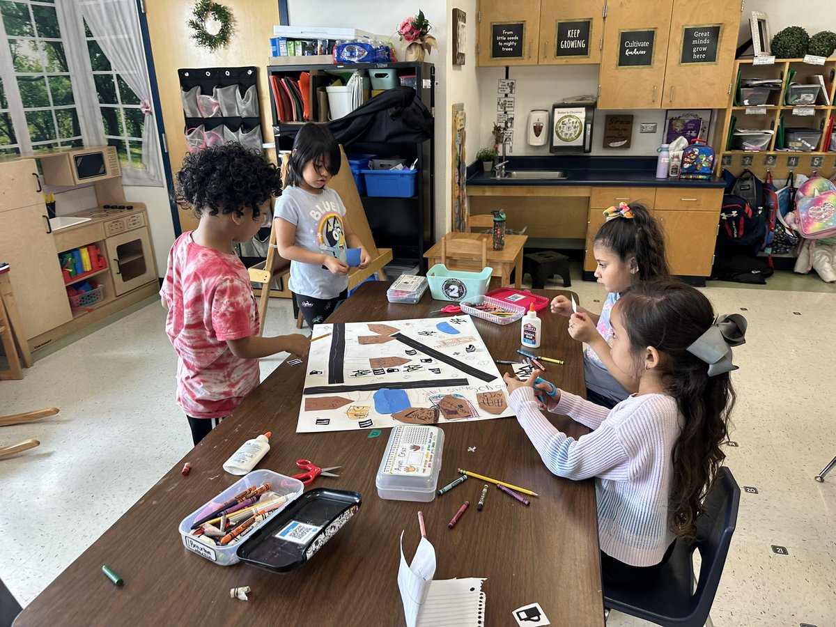 These amazing kindergarteners in Mrs. Reyes’ class had a great time creating their own maps! I absolutely loved the conversations and academic vocabulary they used while creating them! @NISDForester @NISD_ECE @NISDElemSS