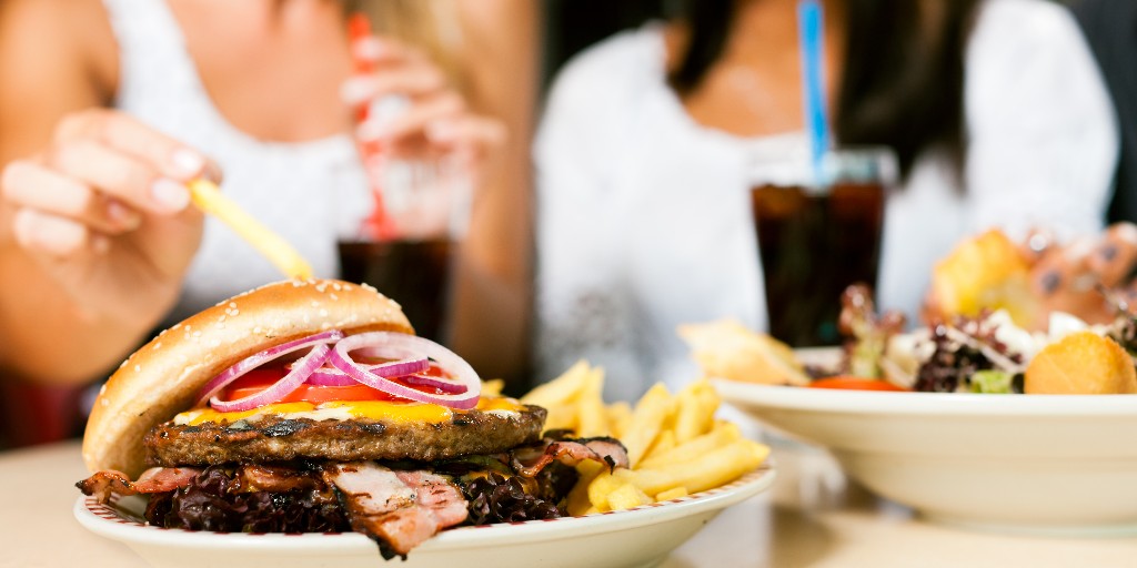 Living close to fast-food restaurants and bars may lead to higher risk of heart failure (HF), according to study of half a million adults. The findings highlight importance of food environment in nutrition research and offer clues to preventing HF go.nih.gov/9P5NIrQ @CircHF