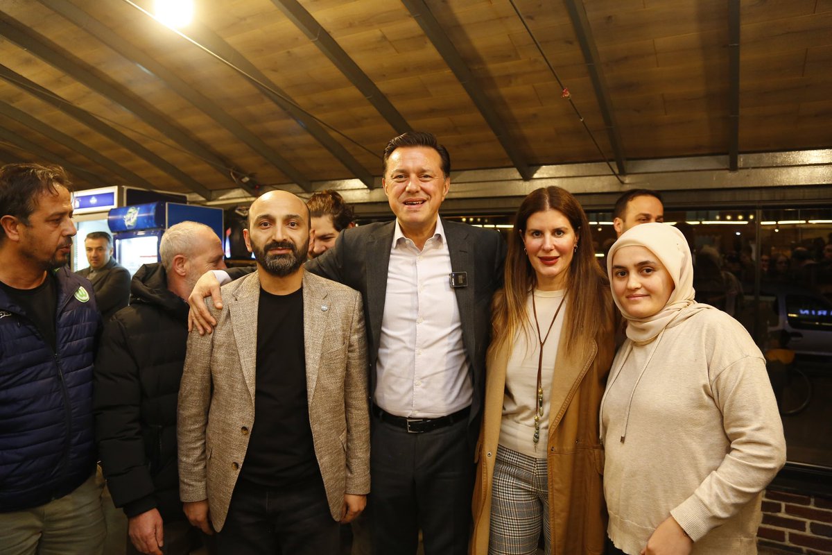 Eşim Nazlı Hanım ile birlikte Ömür Mahallesi’nde bulunan Validem Sema kafesinde düzenlenen çay sohbetine katıldık.

Değerli Validem Sema ailesine ve ilgi gösteren vatandaşlarımıza teşekkür ediyorum.