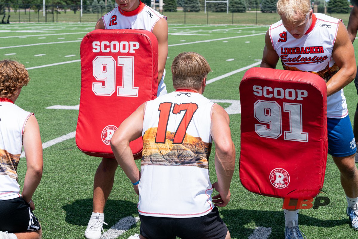 _LBPerformance's tweet image. &quot;The difference is in the details!&quot;#developmentmatters 

Focus: Block Destruction

Drill: 4 point explosions

Start Position: Hands in &quot;holster&quot;, elbows tight, hips loaded

End Position: Hands above eyes, thumbs up, hips unloaded

#LockIn linebackerperformance.com #LoadUp