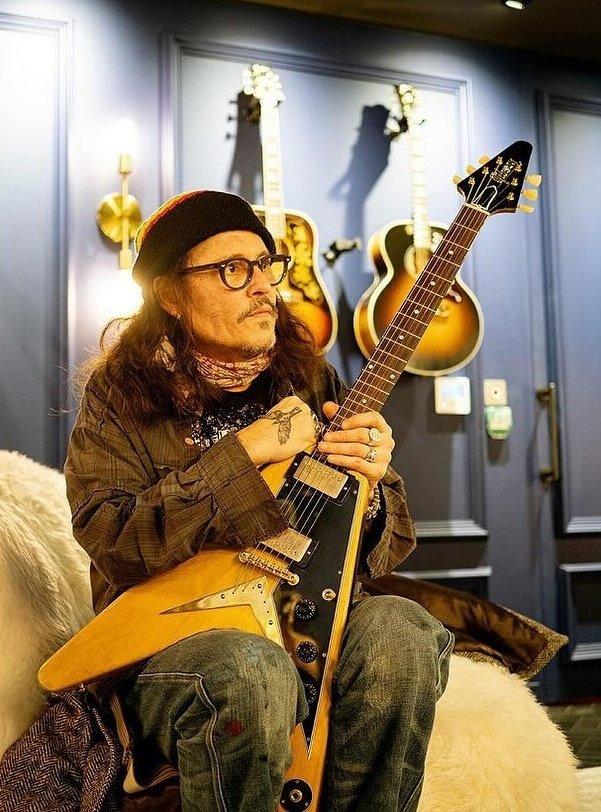 LiiDepp's tweet photo. Eu amo Johnny Depp 🇧🇷
E não, eu não sou um robô 🤣
#JohnnyDepp
#JohnnyDeppIsALegend
#JohnnyDeppIsABeautifulSoul
#IamNotBot https://t.co/trjrKgxKVk