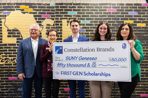 A brand new scholarship is set to support first-generation students at @SUNYGeneseo!👏 The endowed scholarship from Constellation Brands will provide scholarships to underrepresented first-generation students in the School of Business. Learn more: thelcn.com/news/constella…