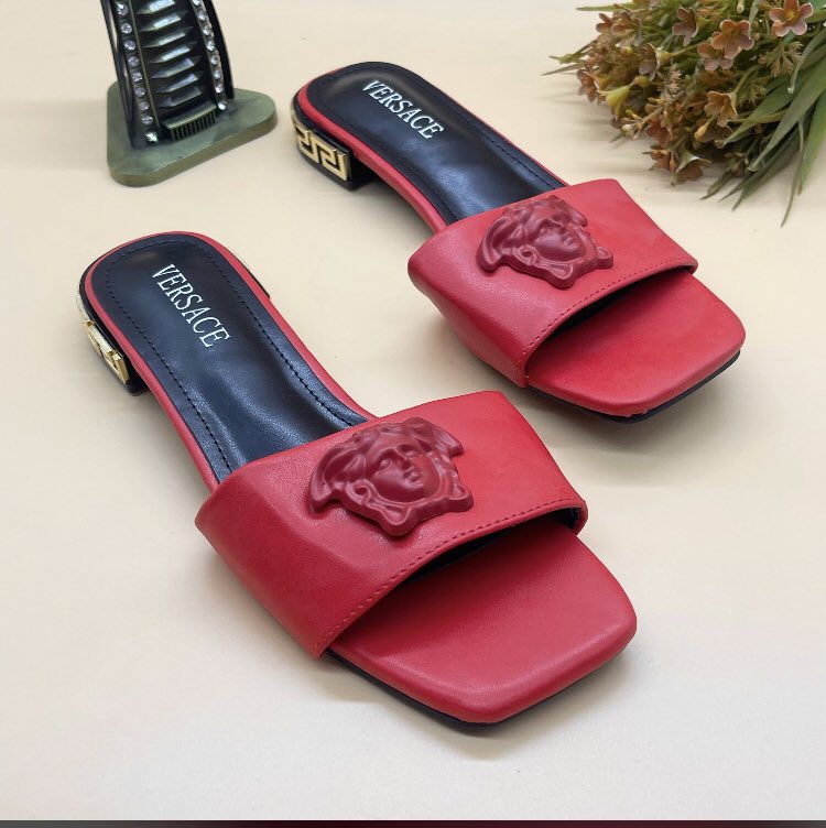 IG:@lynashoeshub_accessories.
Kindly buy from us🔥💯🫡