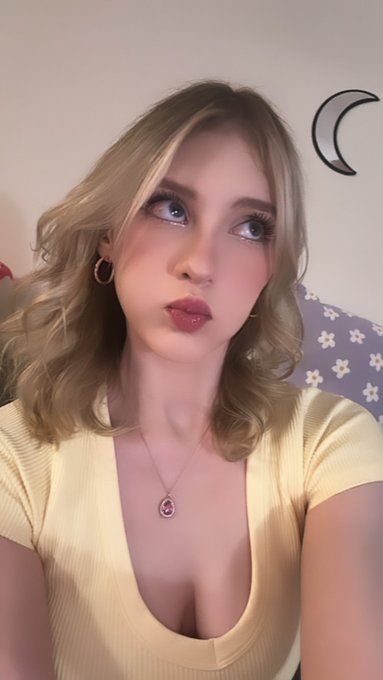 Make me blush 😚😋 https://t.co/SIgo3Bv5ck