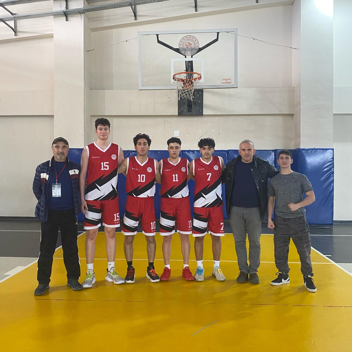 3X3 Basketbol İl  üçüncüsü olarak tamamladık. Ögrencilerimizi ve Beden Eğitimi Öğretmenimizi tebrik ederiz.