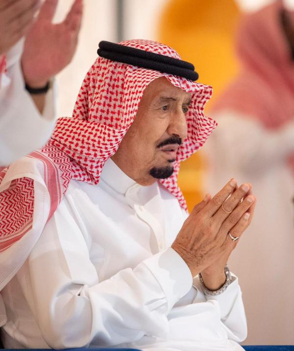 تحت قيادة خادم الحرمين الشرفين يحظى الحرمين الشريفين بعناية خاصه و اهتمام كبير وتسخر المملكه كل امكانياتها لخدمتها و العنايه بها على اكمل وجه 
#حنا_خدام_الحرم