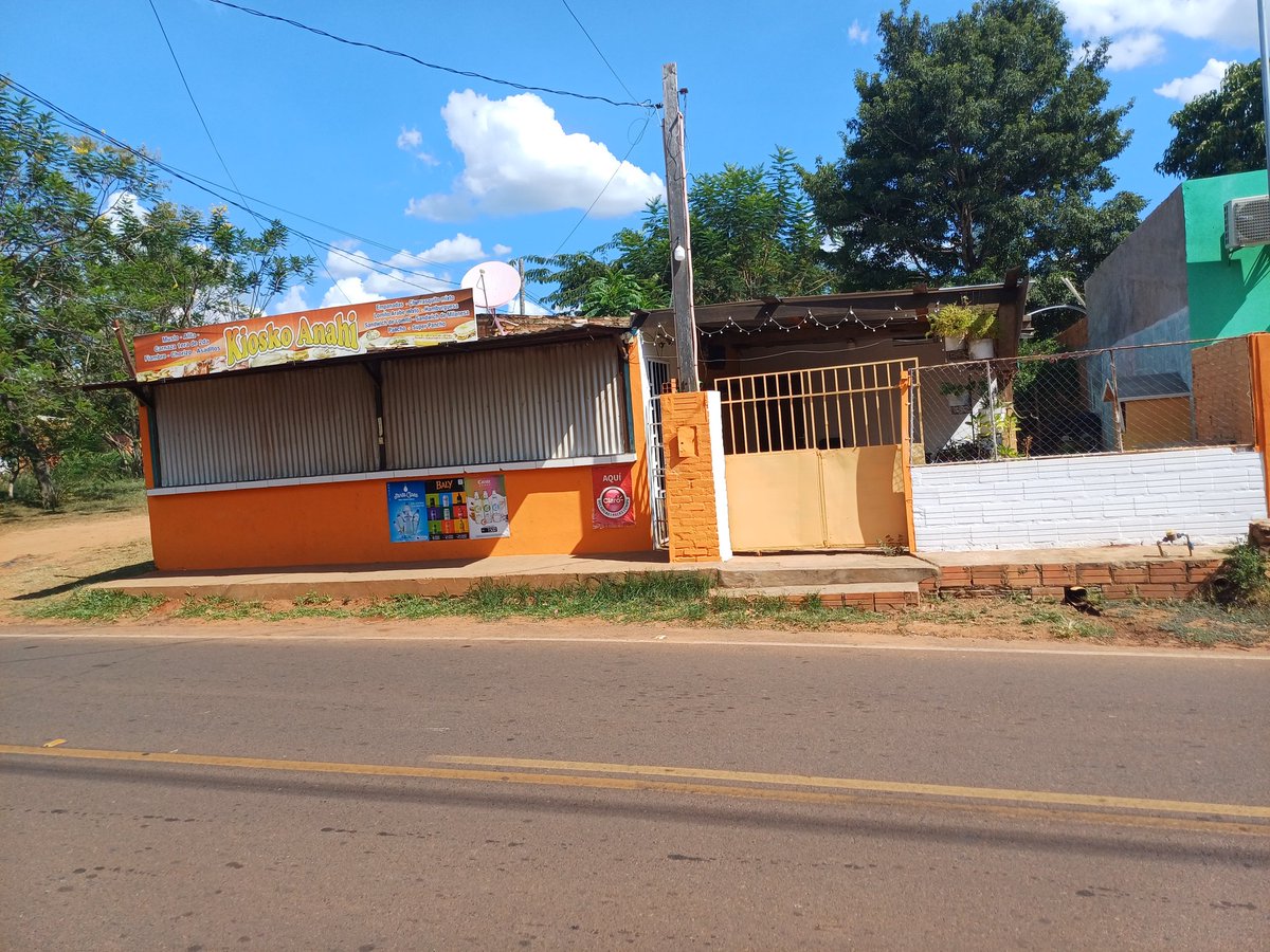 SolAracelyCant1's tweet photo. Hola gente, me ayudan con sus rt? 
Y tener buena suerte! Es la única forma que cuento ahora mismo! Mi mamá y yo queremos vender dos casas en un mismo terreno, del frente cuenta para negocio dos piezas , sala, cocina baño, en la otra casa 3 piezas cocina y bañoPor 185.0000.0000 https://t.co/4yqzwqX8HL