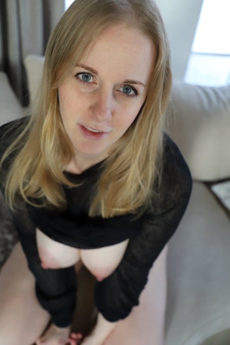 I'll be streaming on MFC tonight! Expecting to be online in about a hour from now! 😎 Retweet = ❤️ https://t<a href="/tag/onmfc"class="tags"><span>#onmfc</span></a>