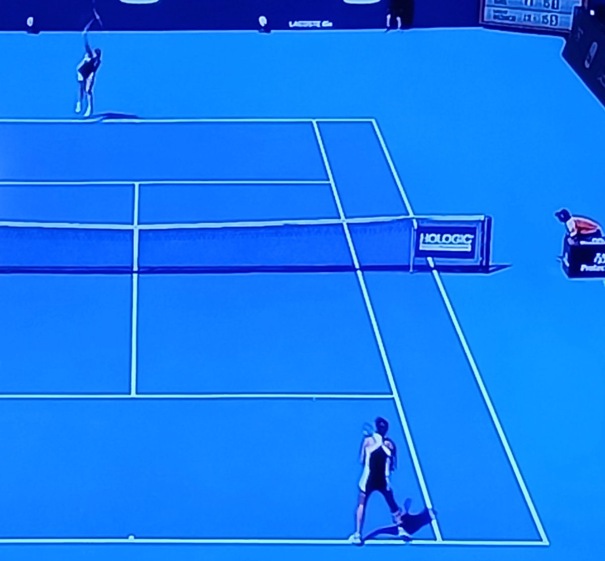 Hvorfor spiller de allesammen i den samme kjole 😭 #MiamiOpen