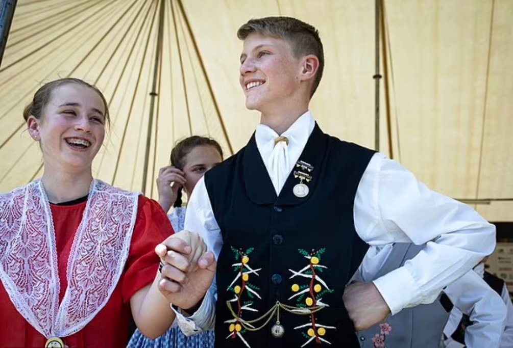 Young Oranians performing traditional dance.