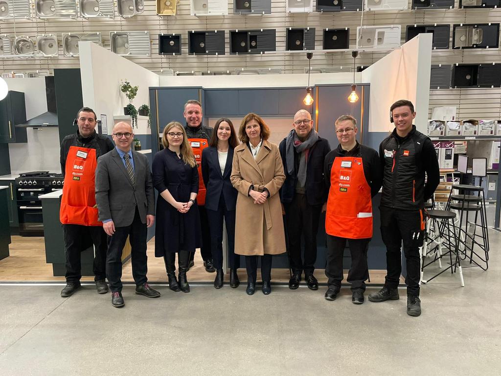 During my visit to Newcastle, an interesting meeting with the teams from B&Q North Shields, a company in the @kingfisherplc group, one of the leading 🇬🇧 investors in 🇫🇷, its main market outside the UK.
