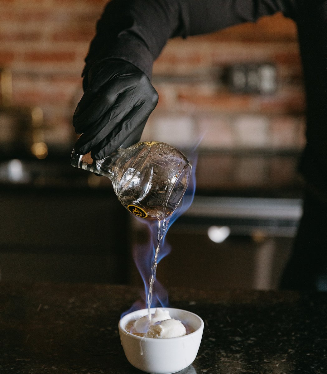 Let's enjoy the mix of hot passion and cool calmness, like the dance between fire and ice. Add a splash of Licor 43 to  your ice cream for some magic in every spoonful. 

@fortpours