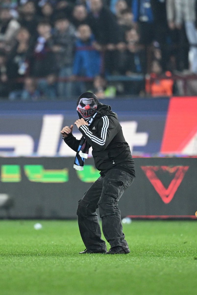 manita: askım yarın ne giyiyosun at bakim kombinini
ben: