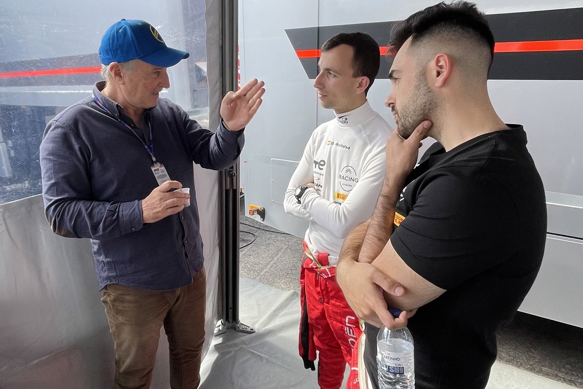 👨‍🏫 Al igual que en el último test que hizo la temporada pasada el equipo <a href="/CitroenEspana/">Citroën España</a>, <a href="/Chus_Puras/">Chus Puras</a> ha estado asesorando en primera persona a <a href="/DiegoRuiloba/">Diego Ruiloba</a> 🤝 Ángel Vela durante el <a href="/RTierrasAltas/">Rallye Tierras Altas de Lorca</a>.