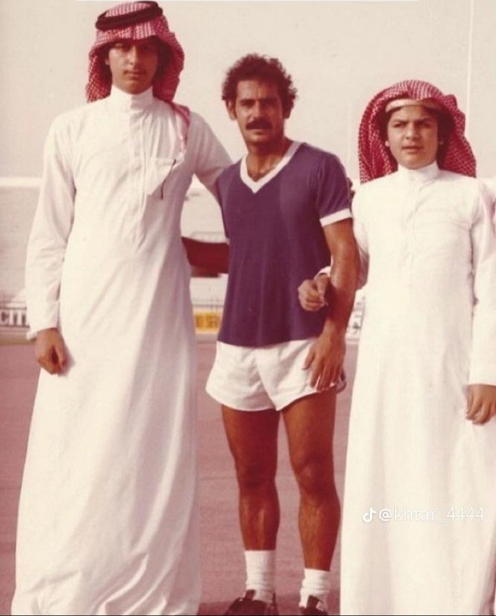 هذا اللاعب العالمي الحقيقي
بس مين معاه في الصورة؟!