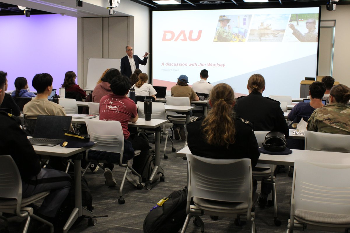 Thank you Jim Woolsey from @DAUNow for traveling to @virginia_tech to learn more about the Virginia Tech National Security Institute and the @VTCorpsofCadets, and to meet with student scholars in the Defense Civilian Training Corps (DCTC)!