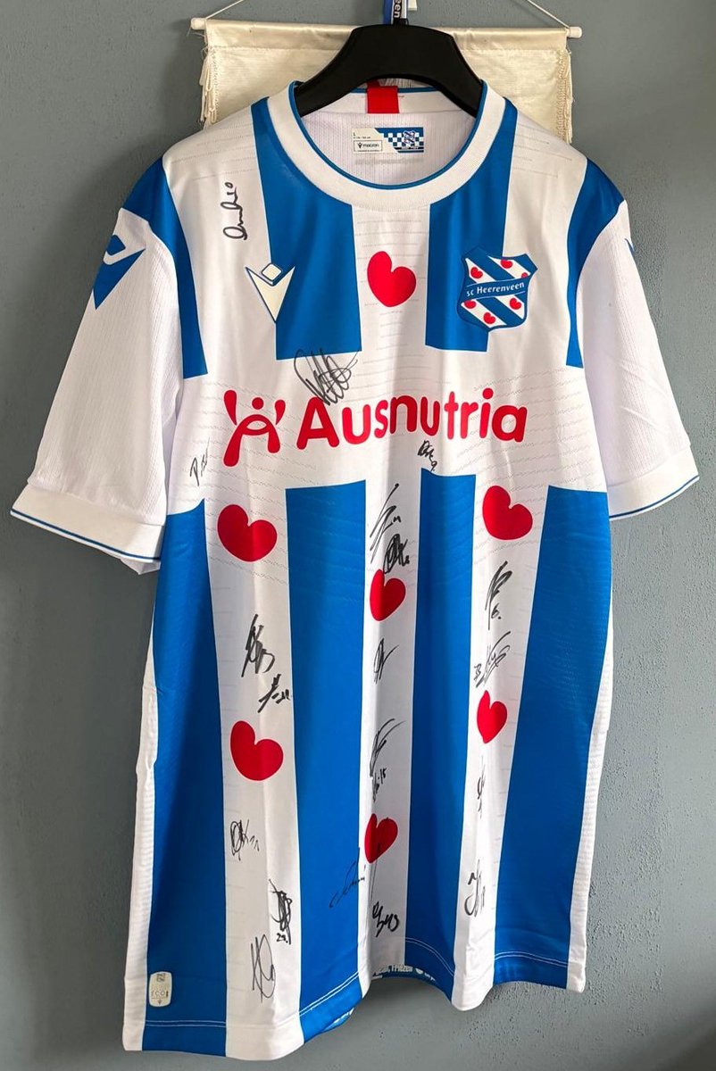 Berkum9's tweet image. En ook @scHeerenveen steunt #Berkum9voorDaan! @wjtalsma regelde een gesigneerd shirt. Binnenkort als kavel op de veiling via berkum9.nl. Tevens dank aan @andreHarlingen @vvBerkum @frieschdagblad @De_Stentor