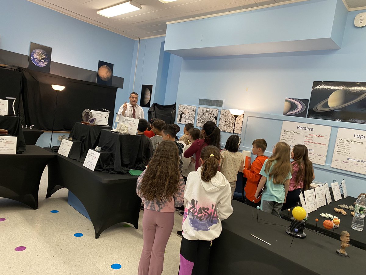 DLemkeWSS's tweet photo. The 3rd graders at WSS have been recruited by NASA to help complete “Operation Battery!” Mr. L. from Submerge Storytelling has us using our critical thinking skills this week to solve a complex problem. 🚀@wsselementary https://t.co/UNXh5ZCkHw