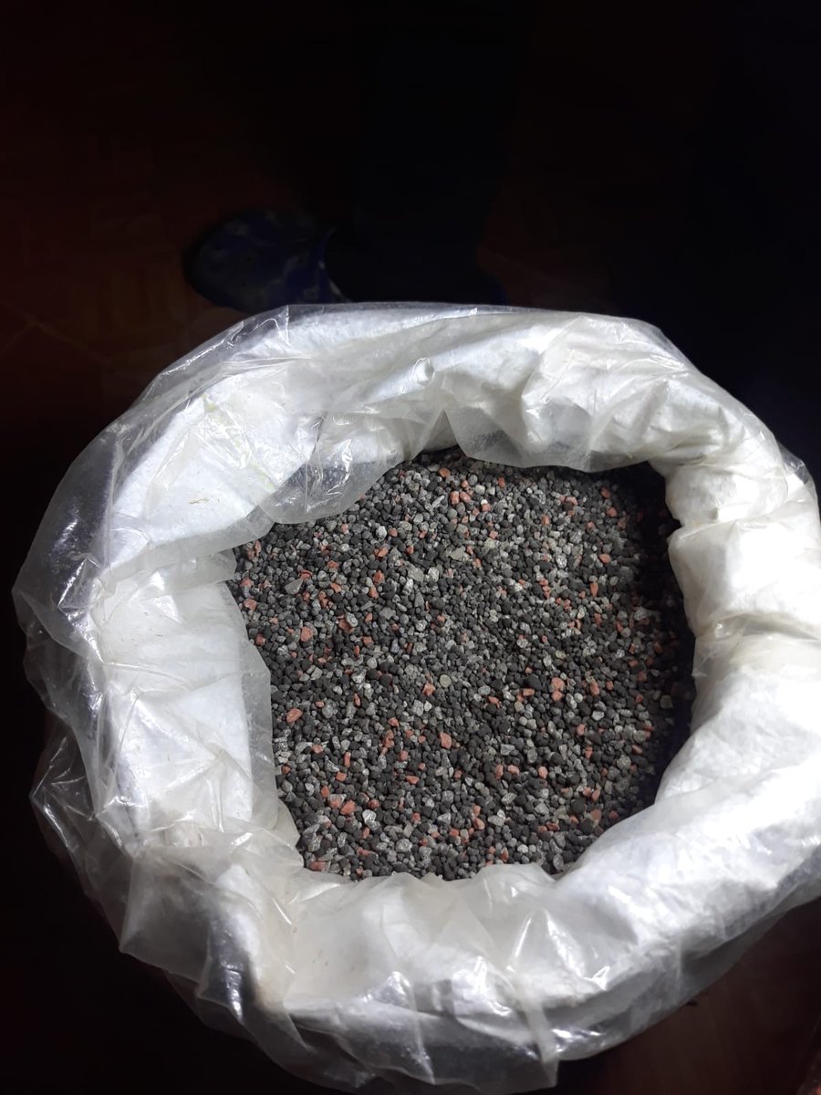 itswendydee's tweet photo. We got this particular fertilizer from @Kakamega_037 being the subsidized Fertilizer from the government only to reach home and realise the bags are full of rocks!!! We demand a refund, the government cannot defraud farmers in such a manner! So sad 😢😢😢 #kot #FarmersProtest2024 https://t.co/bC5MBZ5bnw