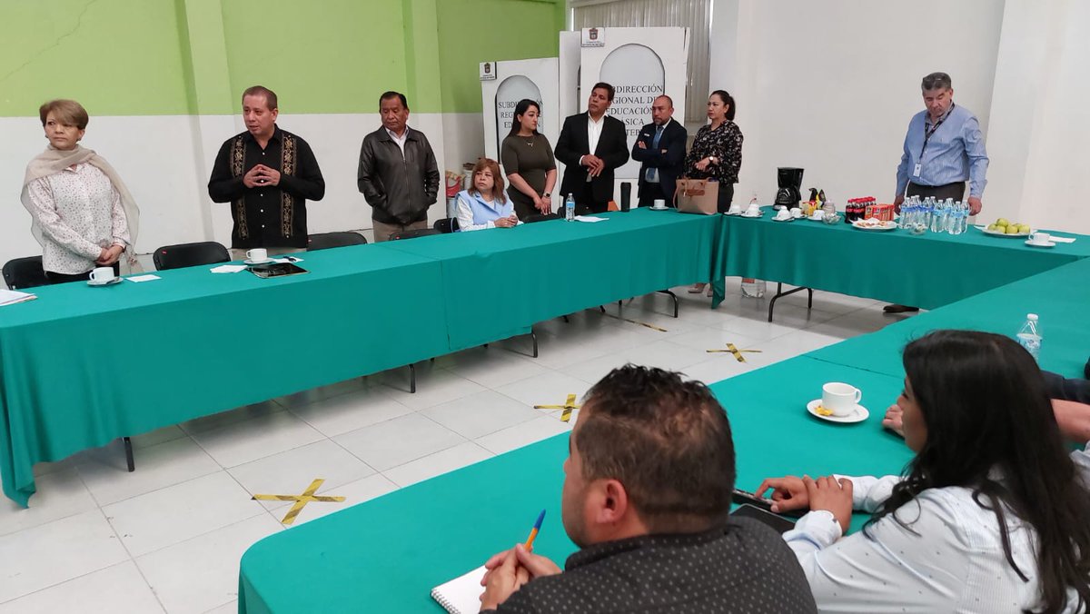 SREBEcatepec's tweet photo. Nos reunimos con el equipo académico de la Dirección General de Educación Secundaria, para dar continuidad a las visitas de acompañamiento académico a cada una de las Zonas Escolares del nivel, adscritas a esta Subdirección Regional.

@arturougaldea_ 
#ElPoderDeServir https://t.co/TKJO1gGsBN