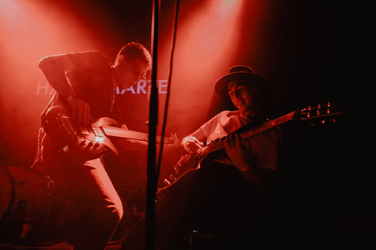 somosHastaMarte's tweet photo. @LAUTbarcelona @arnaumoody @jaume_caelles93 @Wilson_Cortes_S @Locorroncho @musicbusrecords Muchas gracias a @JMdeCeballos y la oficina de @musicbusrecords por confiar en el proyecto. A Andrés por el sonidazo y el curro junto a Dani, Eduardo y Jaume. A La Pámpara por dar imagen a nuestros recuerdos.

#HastaMarte #AunquePodamosOlvidar 
#PrimerBolo #LAUT #Barcelona https://t.co/a6uwTKDvR2