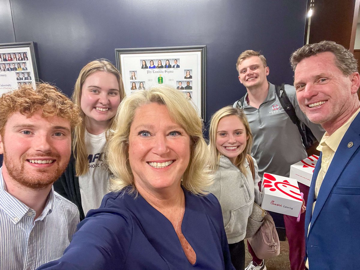 APA’s Louise Jones and Bobby Giles had a great time visiting the Samford APhA-ASP and NCPA chapters last week. They talked about the importance of legislative advocacy and involvement on the state level. Thanks so much for inviting APA! #WeLoveOurStudents