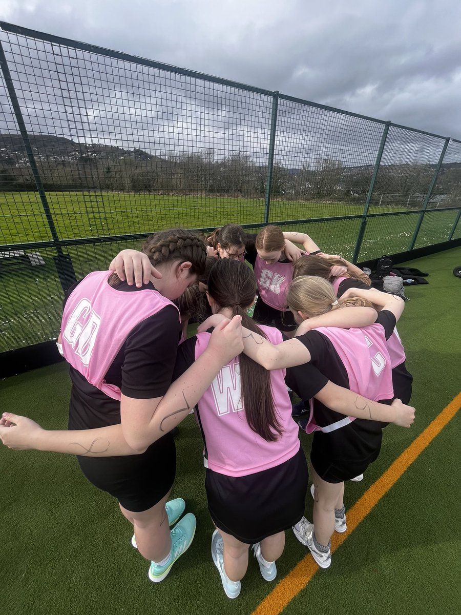 Da iawn to our Y8 girls who made it to the finals in the SEW Netball Tournament after winning ALL of their group games. Newport H (5-1) win Liswerry - (3-0) win St Joseph’s (6-1) - win Ebbw fawr (3-1 ) - win Unfortunately we suffered a loss and a draw in the final👏🏻❕