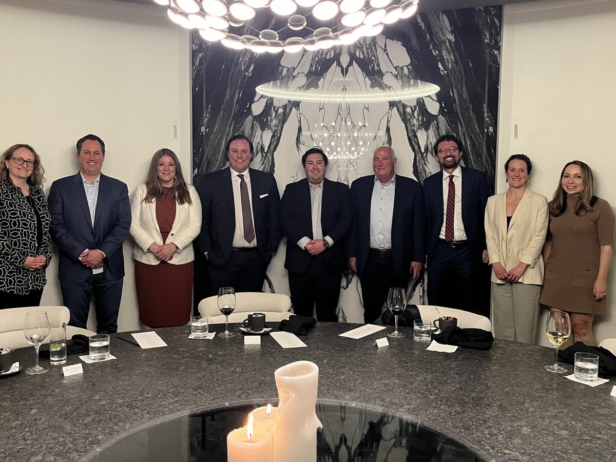 PRA Group Vice President of Global Communications and External Affairs @GiovannaGenard recently joined a @PublicRelay roundtable, including representatives from @Paypal and @TheAtlantic, in Washington, D.C. to discuss trends in communication. #Communication #PublicRelations